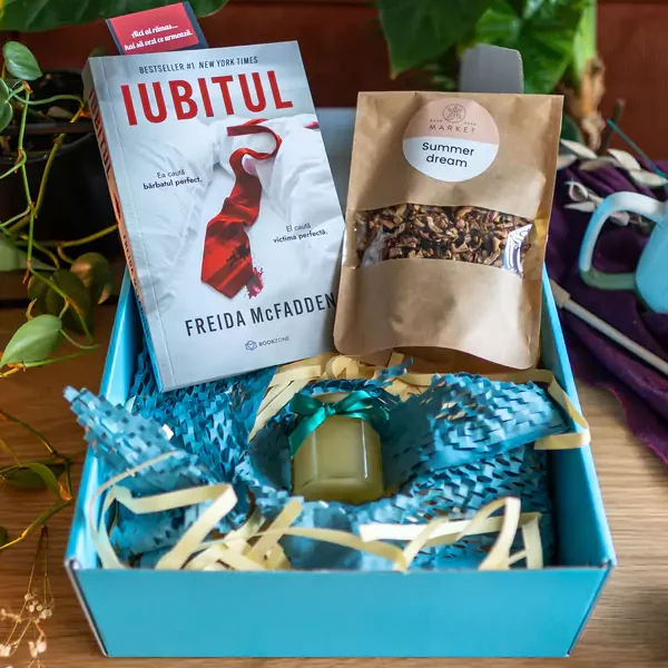 Imagine cu cutia cadou Iubitul