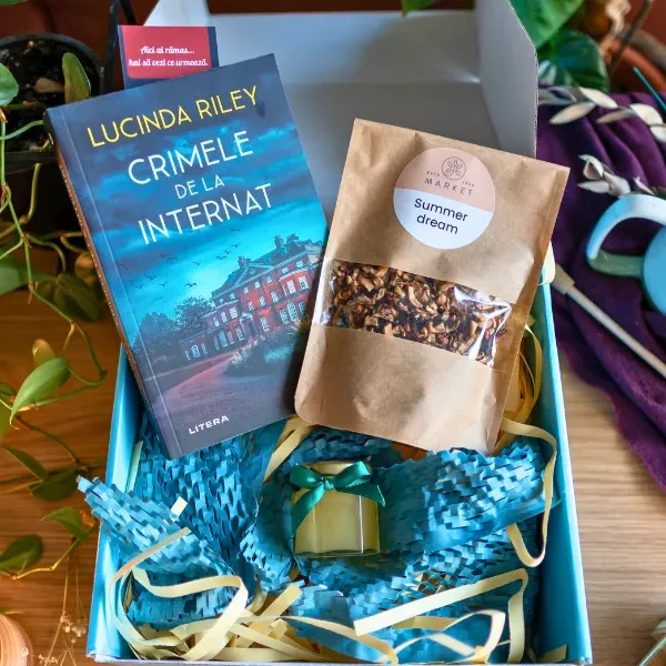 Imagine cu cutia cadou Crimele de la internat