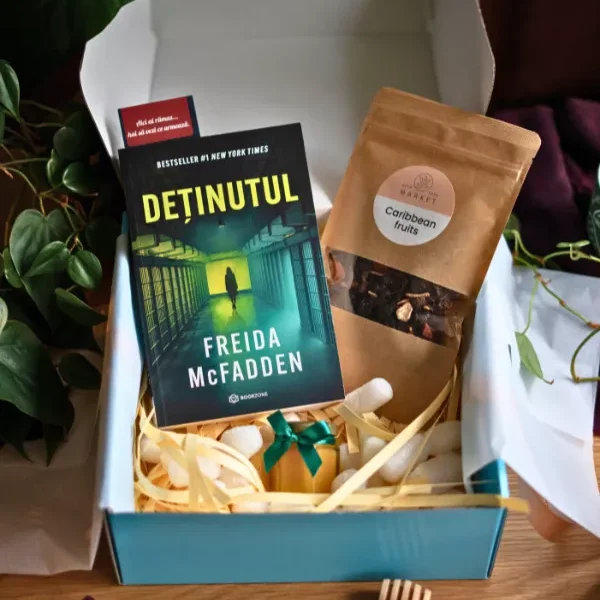 Imagine cu cutia cadou Detinutul