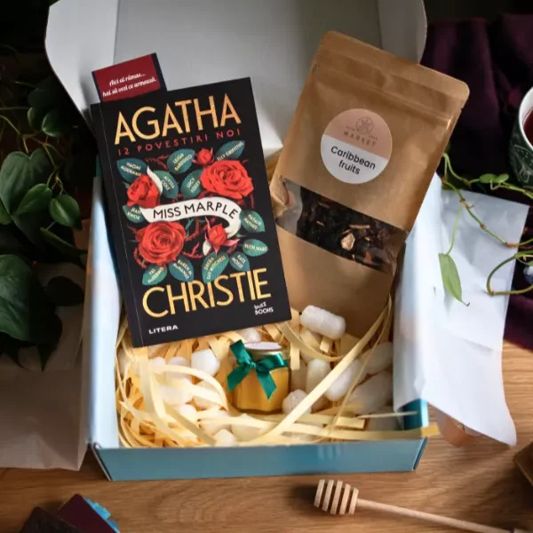 Imagine cu cutia cadou Miss Marple