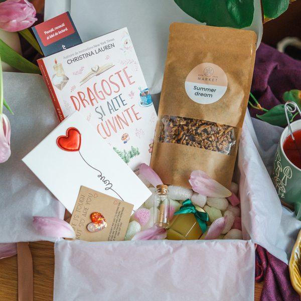 Imagine cu cutia cadou Dragoste si alte cuvinte v day